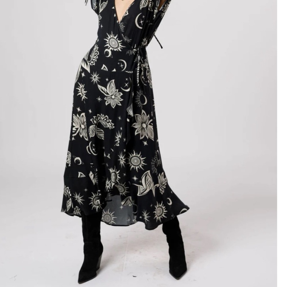 Band of Gypsies Black and Cream Floral Wrap Maxi Dress - Picture 7 of 9